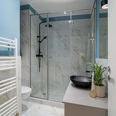 Apartment Renovated 1br By Piata Universitatii - Serene Comfort