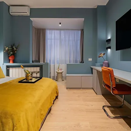 Apartment Renovated 1br By Piata Universitatii - Serene Comfort *