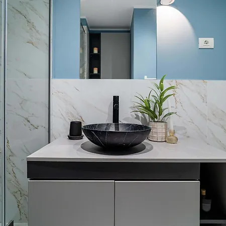 شقة Renovated 1br By Piata Universitatii - Serene Comfort *