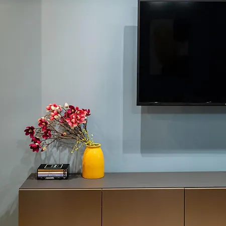 شقة Renovated 1br By Piata Universitatii - Serene Comfort